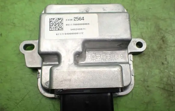 Opel Astra K Fuel pump relay 