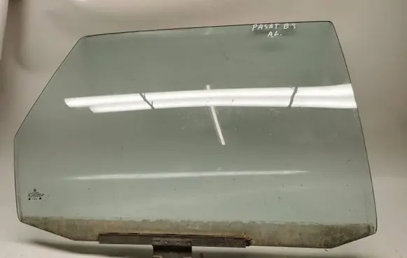 Volkswagen PASSAT B3 Rear door window glass 43R000981