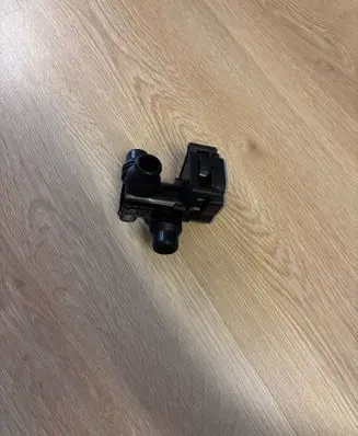 Mercedes-Benz E W213 Coolant heater control valve A0005062300
