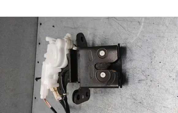 Mazda 3 I Tailgate/trunk/boot lock/catch/latch
