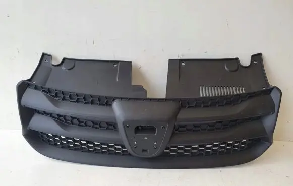 Dacia Sandero Front bumper upper radiator grill 623103971R