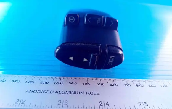 Toyota Avensis T220 Steering wheel buttons/switches 8623020010