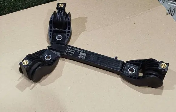 Man TGE 1gen A/C compressor mount bracket 1EA820034B 125WC21000434 4030156C