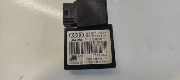 Clutch pedal sensor