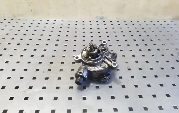 Volvo V40 Vacuum pump 31375107