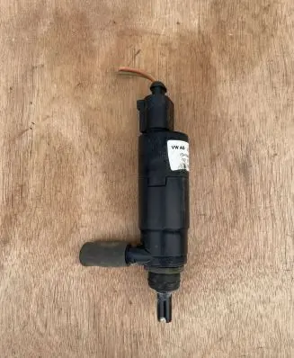 Audi A6 S6 C5 4B Windscreen/windshield washer pump 3B0955681A 001017