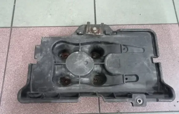 Skoda Octavia Mk1 (1U) Battery tray 1J0915333