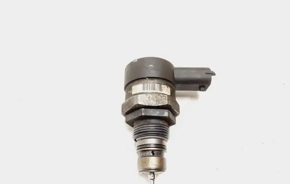 Volvo XC90 Fuel pressure regulator 30777576