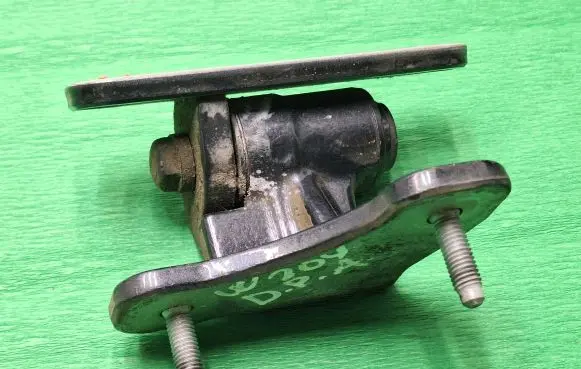 Mercedes-Benz C W204 Front door lower hinge 
