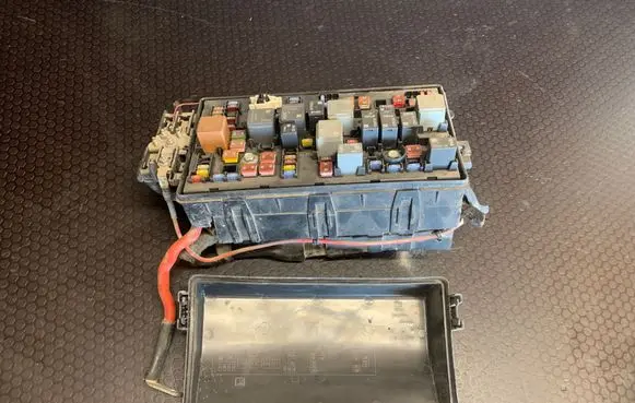 Opel Insignia A Fuse module 13275883 125357337