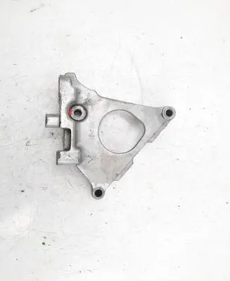 Nissan X-Trail T30 Engine mounting bracket