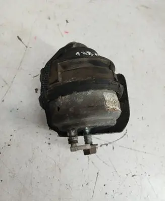 Volvo XC90 Engine mount bracket 