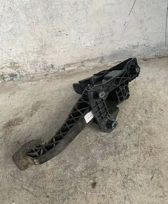 Dacia Sandero II Brake pedal