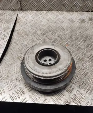 BMW 5 G30 G31 Crankshaft pulley 8679073