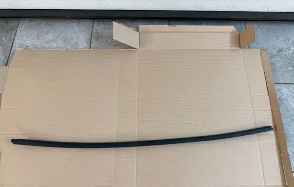 Volkswagen Amarok Rubber seal front door window/glass 