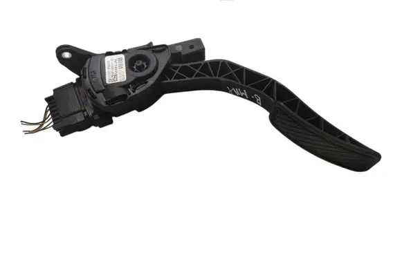 Accelerator throttle pedal