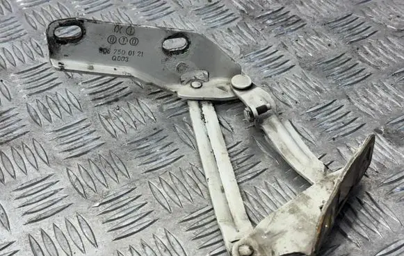 Mercedes-Benz Sprinter W901 W902 W903 W904 Engine bonnet/hood hinges 9067500121 0003