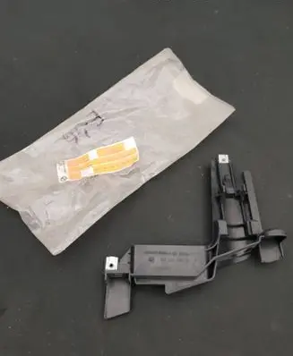BMW 3 E46 Headlight/headlamp mounting bracket 1301073018