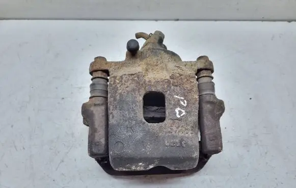 Toyota RAV 4 (XA20) Front brake caliper