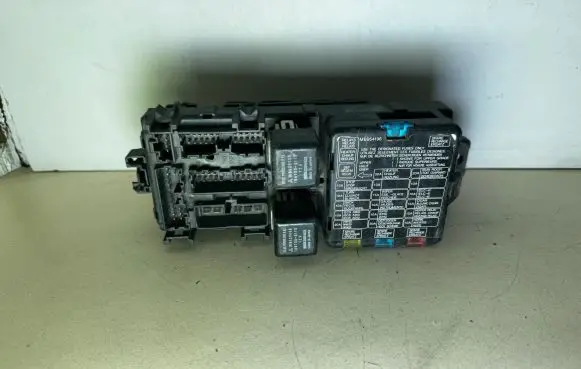Mitsubishi Galant Fuse module MB225184 MB954196 2276