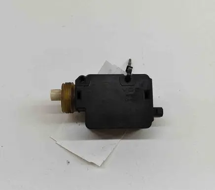 BMW 7 E38 Fuel tank cap lock 8352168