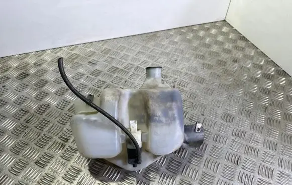Windshield washer fluid reservoir/tank