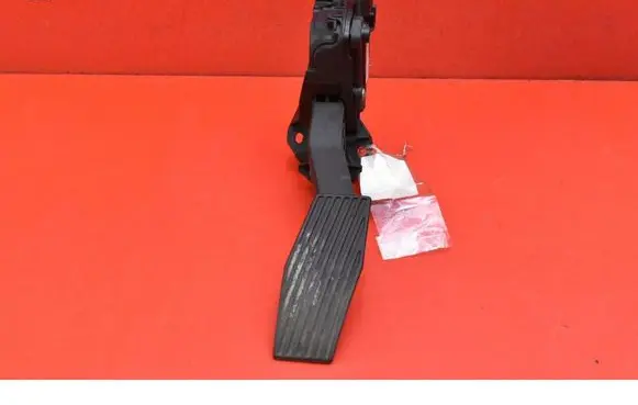 Opel Astra J Accelerator throttle pedal 13373776