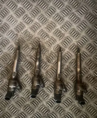 Toyota Avensis T270 Fuel injector 8515060