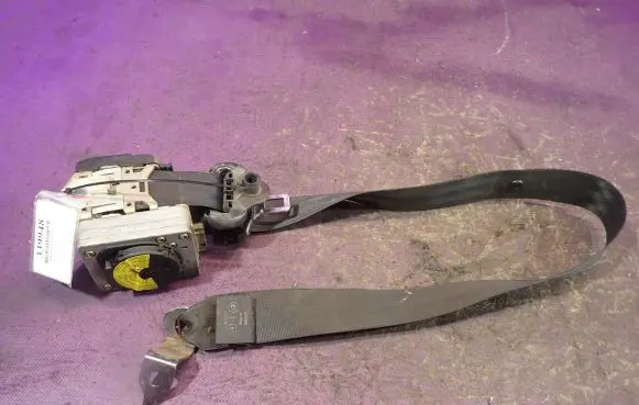 Skoda Fabia Mk1 (6Y) Front seatbelt