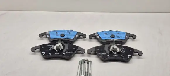 Mercedes-Benz E W212 Brake pads (front) A0074207520
