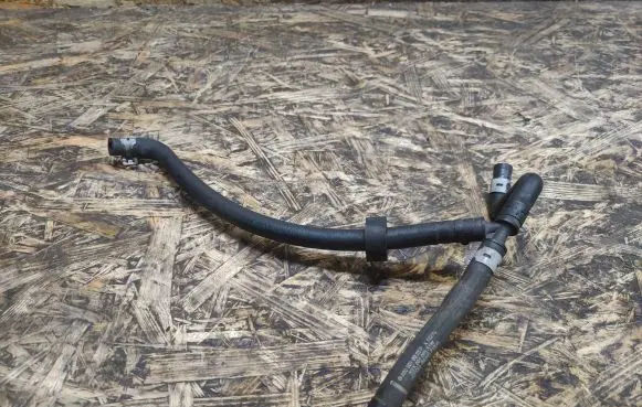 Mercedes-Benz S W220 Engine coolant pipe/hose 2205015982