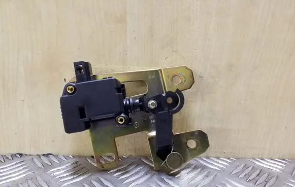 Volkswagen Touareg I Tailgate boot lock/latch motor 7L6827425
