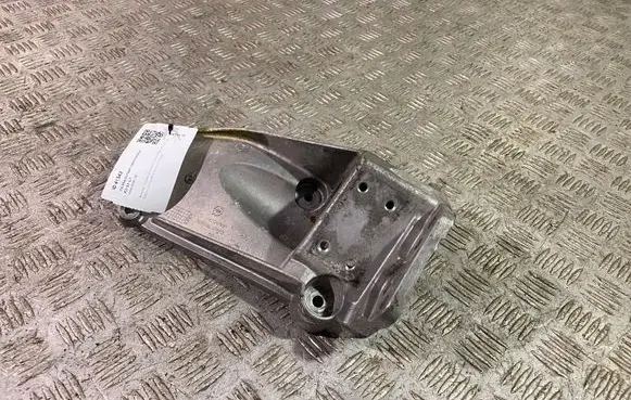 Volvo XC90 Engine mounting bracket 31370633