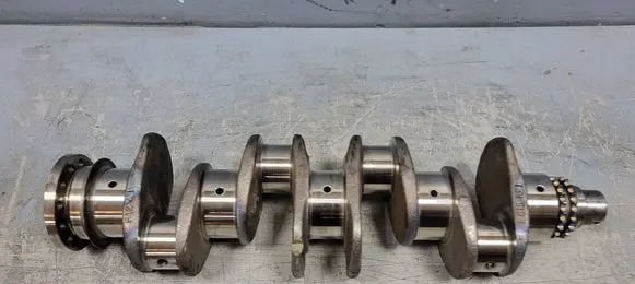 Mercedes-Benz 200 300 W123 Crankshaft 