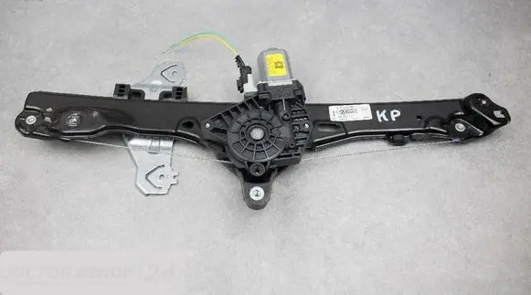 Nissan Pulsar Front door window regulator with motor 807013ZL0A