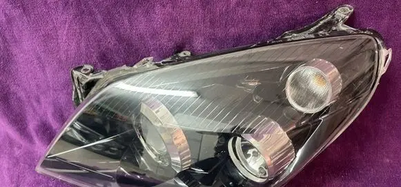 Opel Astra H Headlight/headlamp 13186359