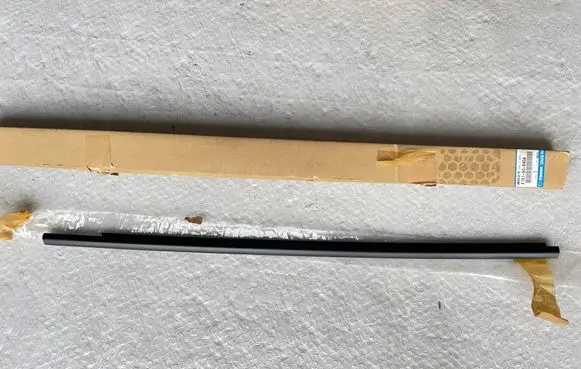Mazda RX8 Front door glass trim molding F15150640ABLCP F15150640A F15150640