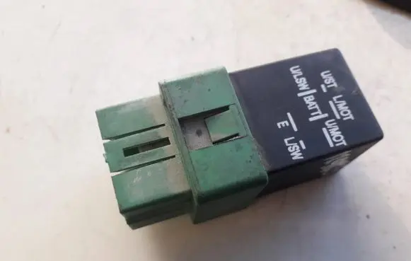 Mitsubishi Carisma Other relay MR228120