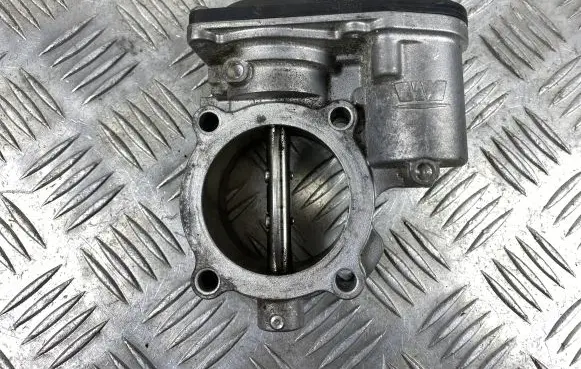 Jeep Grand Cherokee Throttle valve 13713B4377