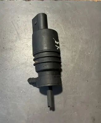 BMW X5 E53 Windscreen/windshield washer pump 