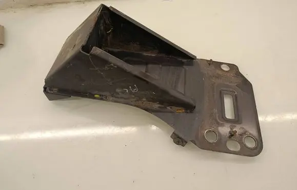 Alfa Romeo Stelvio Front bumper mounting bracket 
