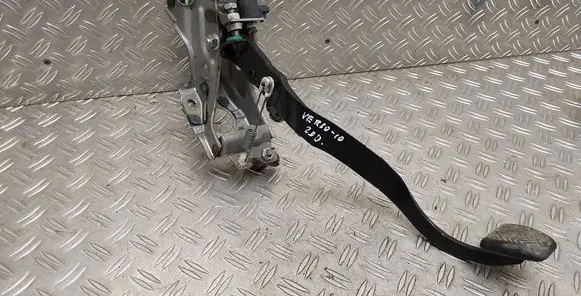 Toyota Verso Clutch pedal 