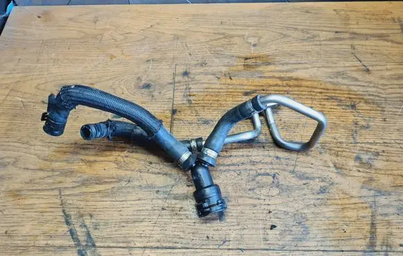 Engine coolant pipe/hose