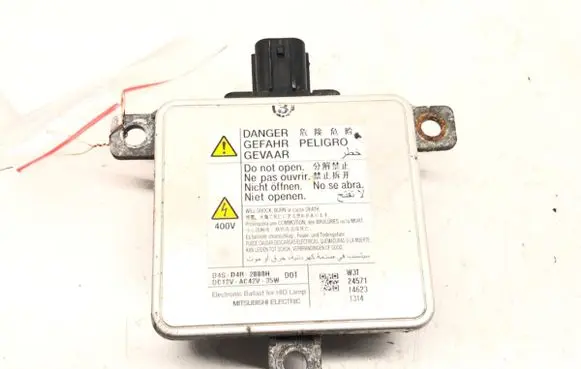 Mazda 3 II Voltage converter/converter module W3T24571
