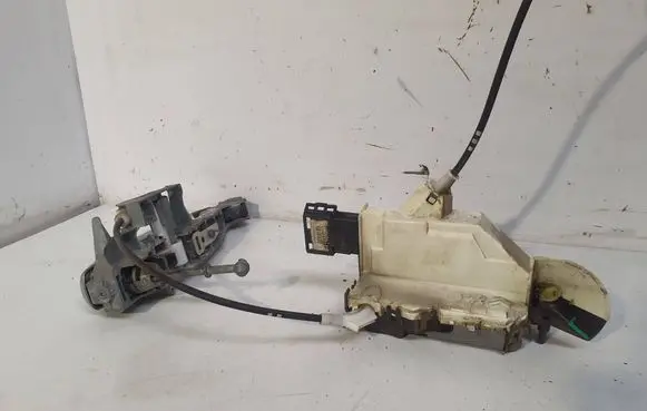 Peugeot 5008 Front door lock PSA825158 A02323 4070M1637J7