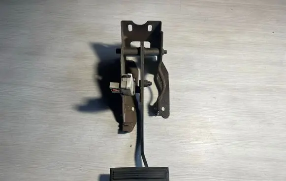 Chrysler Grand Voyager IV Brake pedal 04721645AF