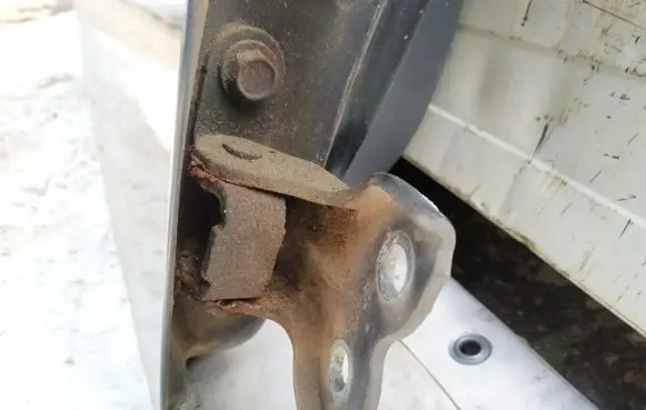 Peugeot 107 Front door upper hinge