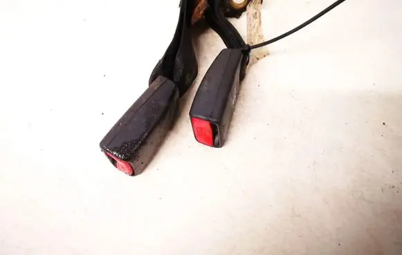 Chrysler 300 - 300C Middle seatbelt buckle (rear) 