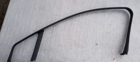 Renault Vel Satis Front door window/glass frame 