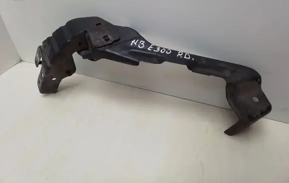 Mercedes-Benz E W211 Headlight/headlamp mounting bracket
